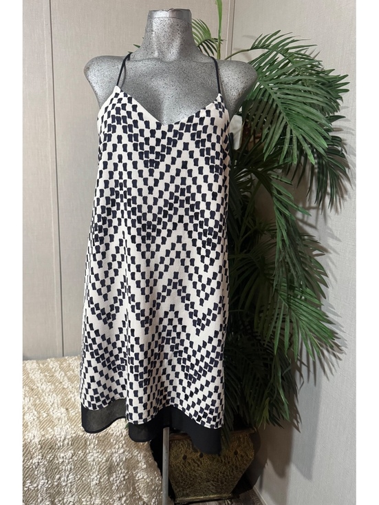 Le Lis Dresses & Skirts - Le Lis Modern Casual Women's Dress Size Medium